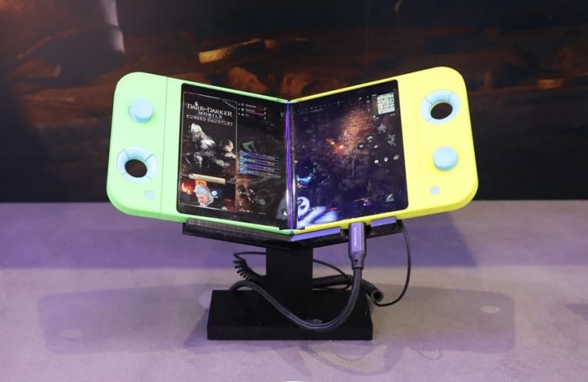 游戏机设计 酷似折叠版SwitchPP电子平台三星展示超酷折叠屏掌上